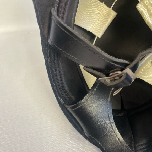 English riding helmet with chin strap - Picture 10 of 11